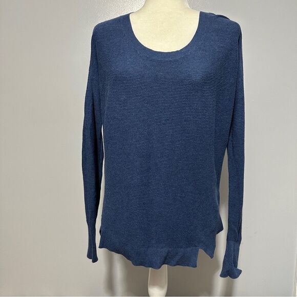 Victoria’s Secret blue long sleeve top with side slits size M - Picture 1 of 5